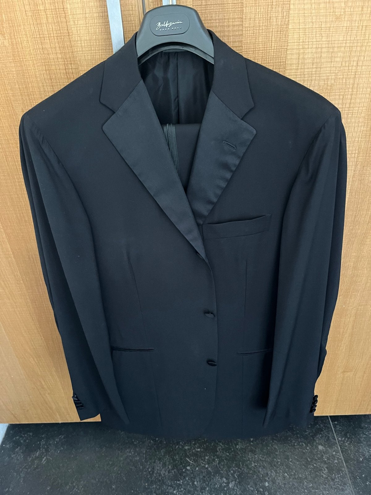 Smoking van Hugo Boss Maat 98 (L), Ophalen, Zo goed als nieuw, Maat 52/54 (L), Zwart