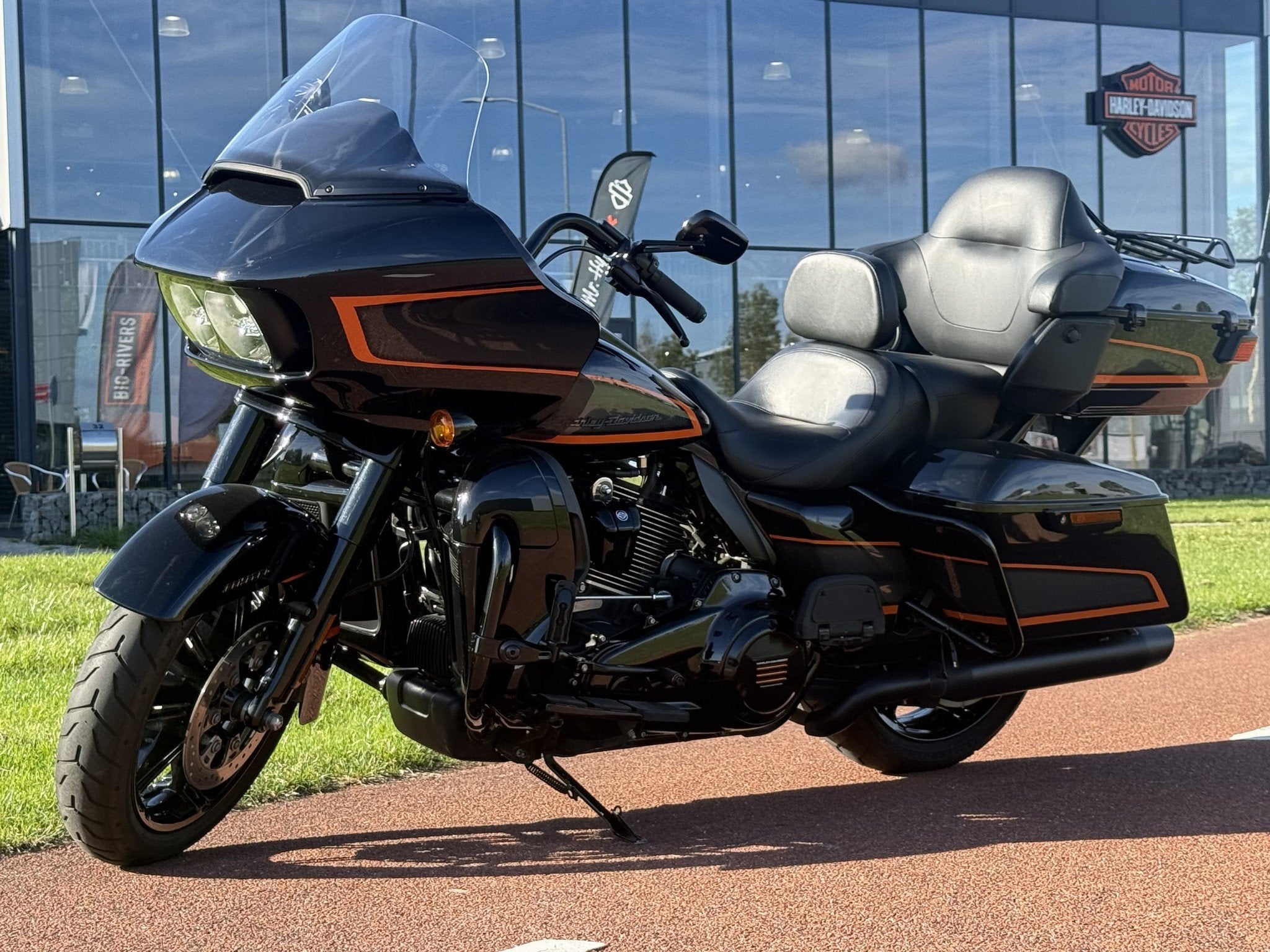 Harley-Davidson FLTRK Road Glide Limited Custom Colour Black, Motoren, Toermotor, Laan van Vredenoord 33
2289 DA  Rijswijk ZH, NL