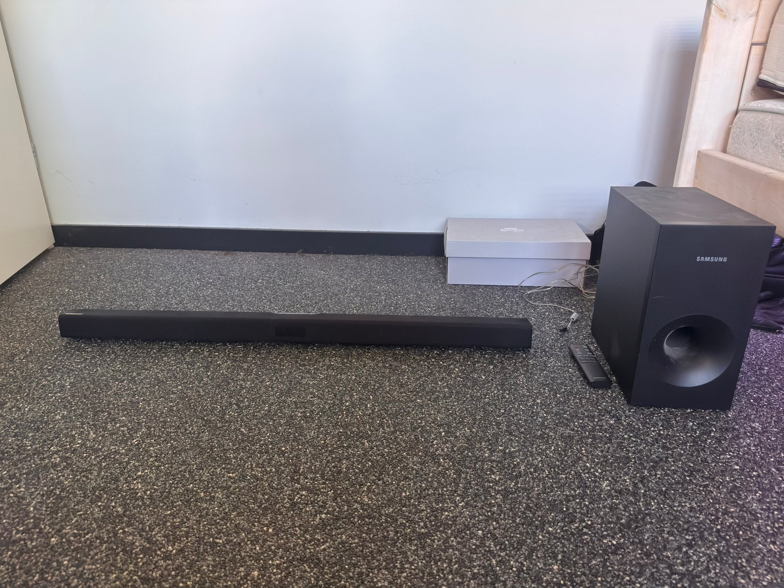 Samsung soundbar HW-J355, Ophalen, Zo goed als nieuw
