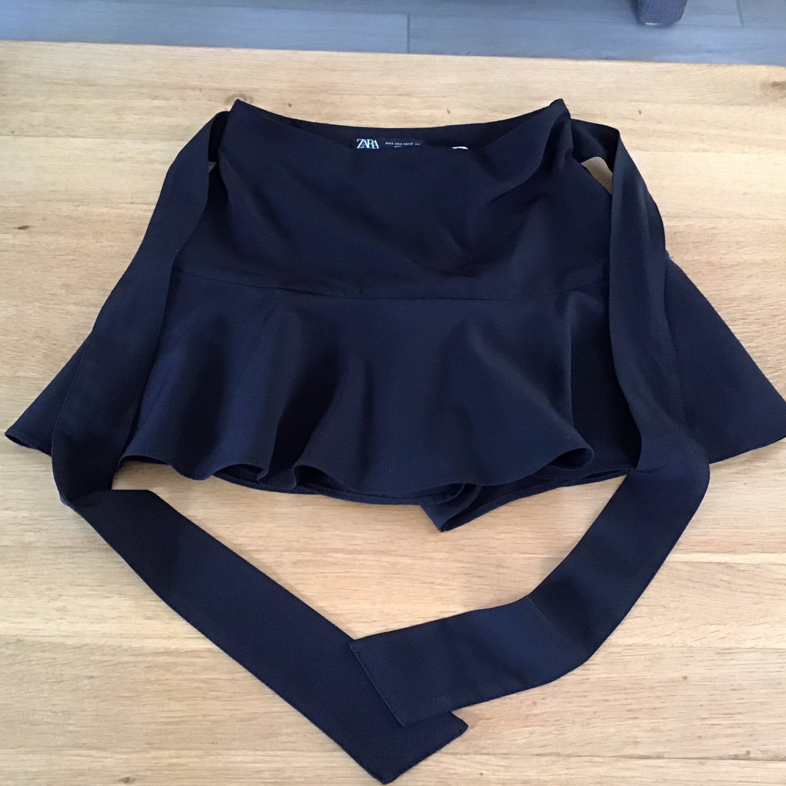 Zwart kort rokje mat vast broekje maat S/34 zara, Kleding | Dames, Ophalen of Verzenden, Zo goed als nieuw, Maat 34 (XS) of kleiner