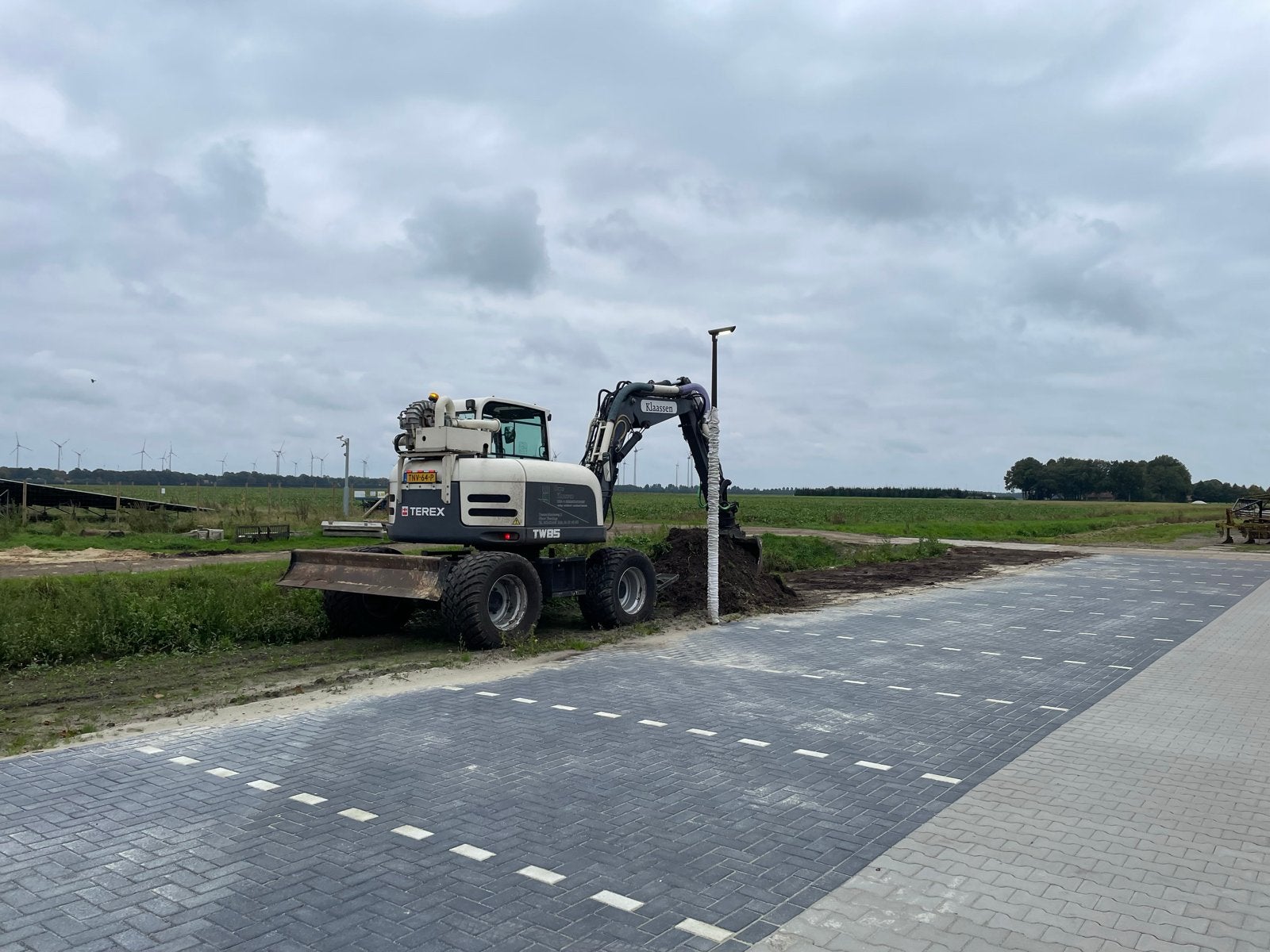 Grondverzet levellen riolering kraan en shovel verhuur, Ophalen