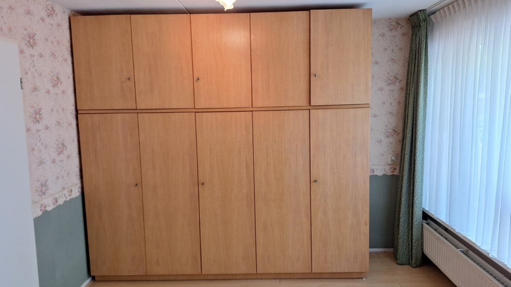 Ruime kledingkast met veel opbergruimte, Huis en Inrichting, Kasten | Kledingkasten, Ophalen, Met deur(en), Gebruikt, 200 cm of meer