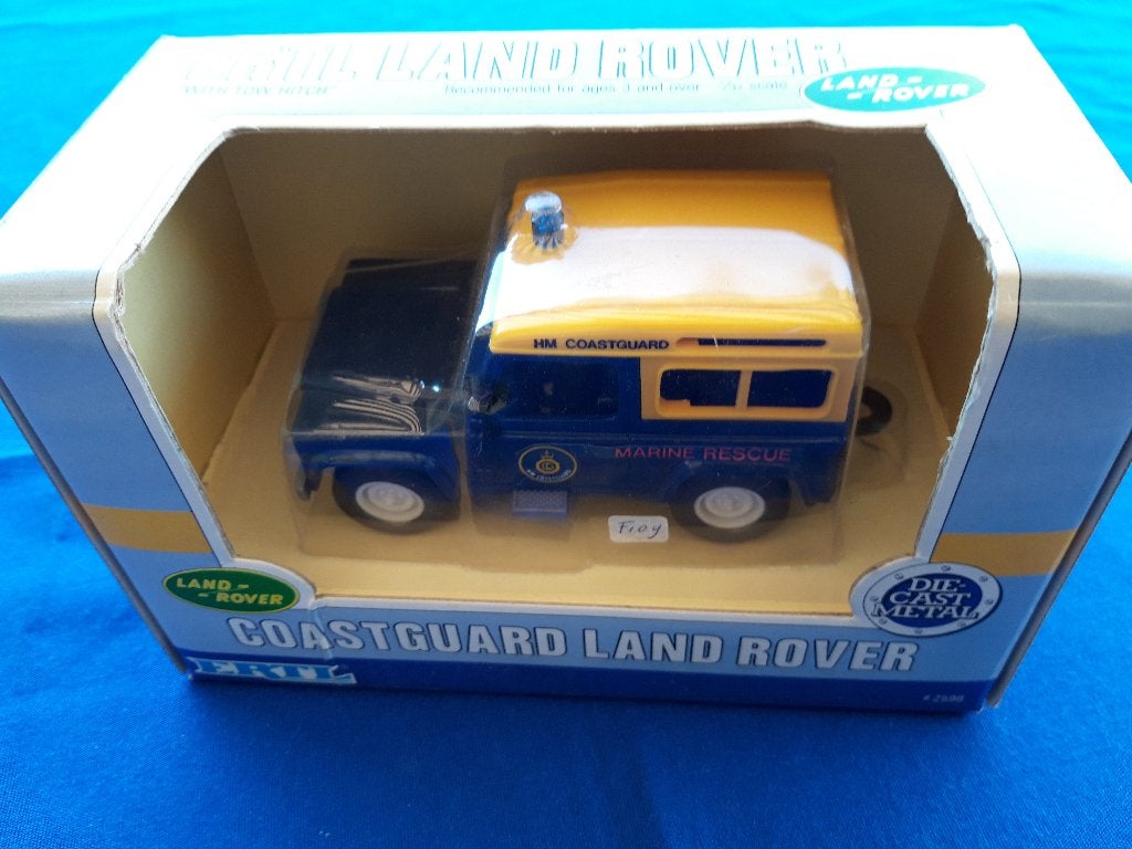 Land Rover Defender 90 blauw/geel Coastguard - ERTL 1:32, Ophalen of Verzenden, Nieuw, Auto, ERTL