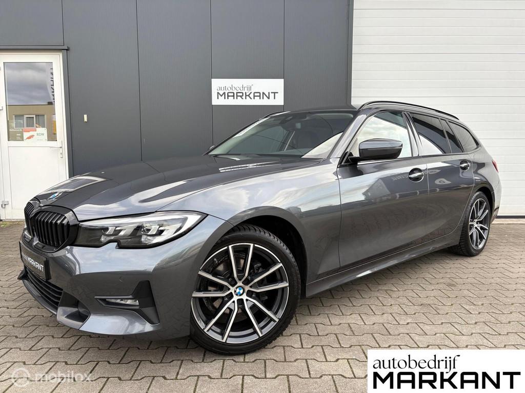 BMW 318i Touring High Executive Sportline Virtual / Carplay, Auto's, BMW, Automaat, 1998 cc, Gebruikt, Leder en Stof