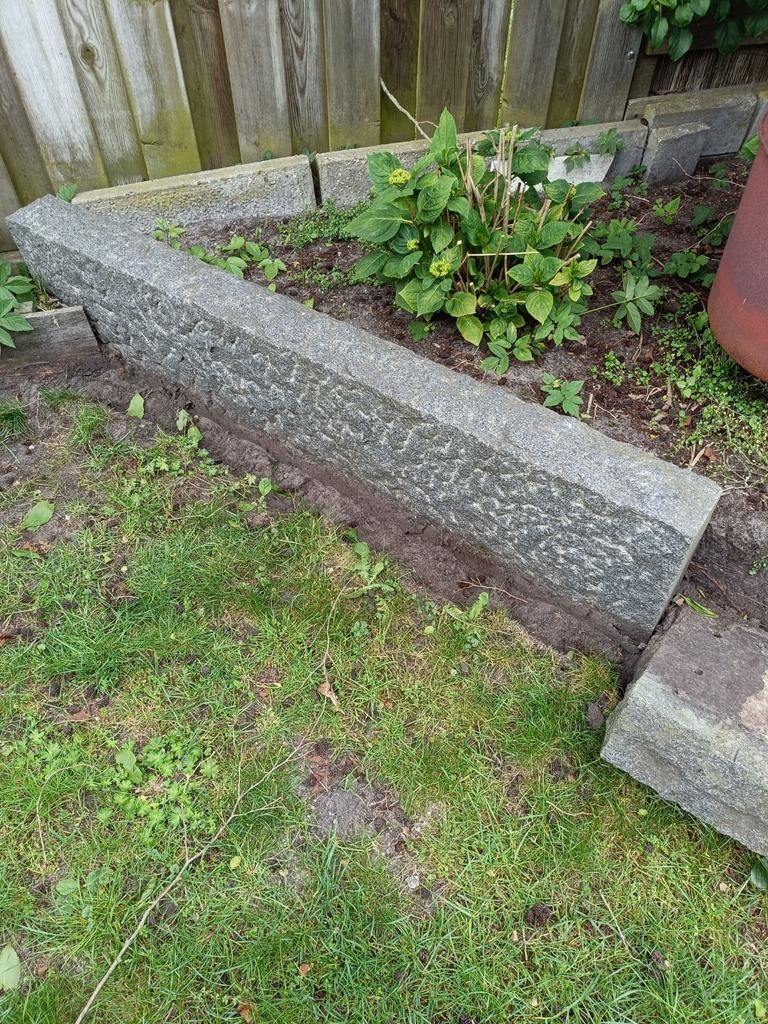 Gratis Granieten opsluitbanden - 4 stuks, Tuin en Terras, Grind, Keien en Split, Ophalen, Gebruikt, Graniet, Overige typen