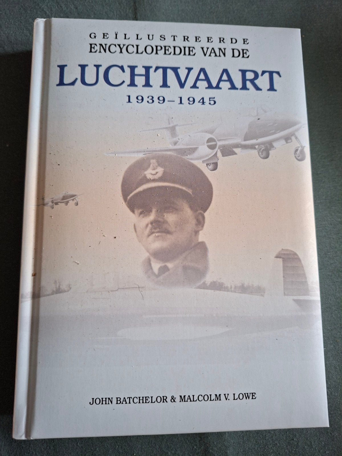 Geïllustreerde Encyclopedie van de Luchtvaart 1939-1945, Tweede Wereldoorlog, Ophalen of Verzenden, Zo goed als nieuw, John Batchelor & Malcolm V. Lowe