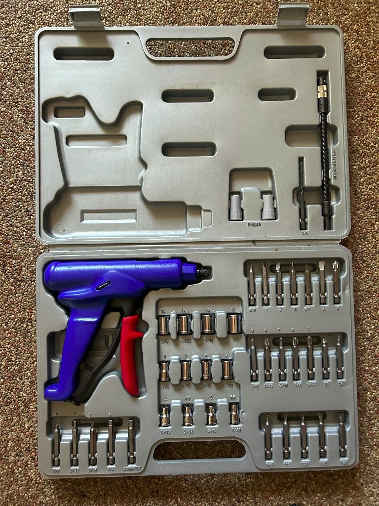 Doppendoos met doppen en bitjes, Ophalen