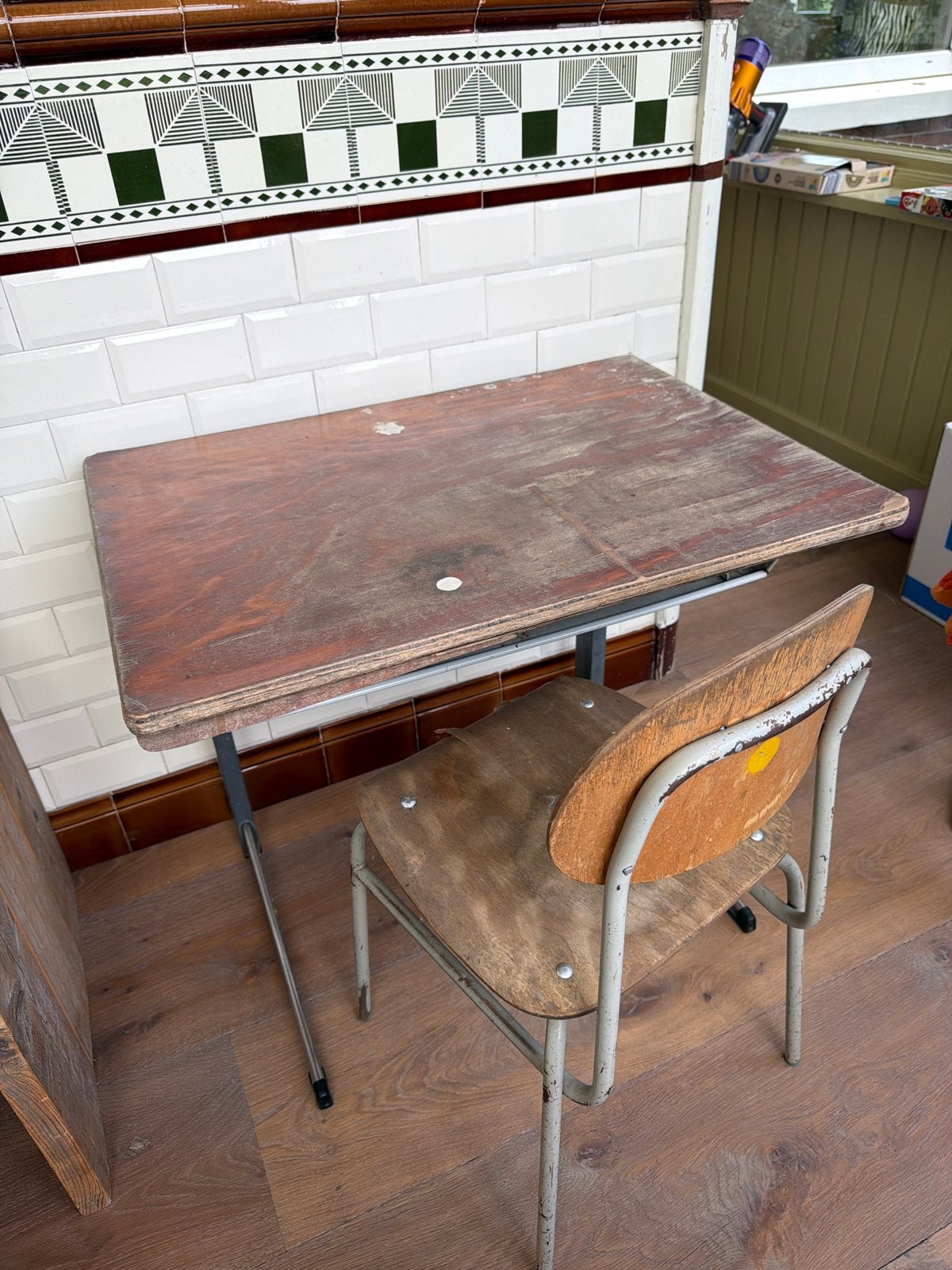 Vintage houten kinder bureautje met stoel - gebruikt, Antiek en Kunst, Ophalen