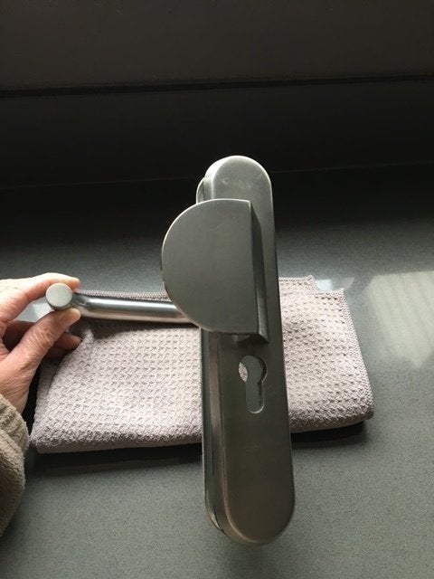 Te koop; voordeurbeslag Intersteel, Doe-het-zelf en Verbouw, Ophalen of Verzenden, Gebruikt, Rvs, Klink of Kruk