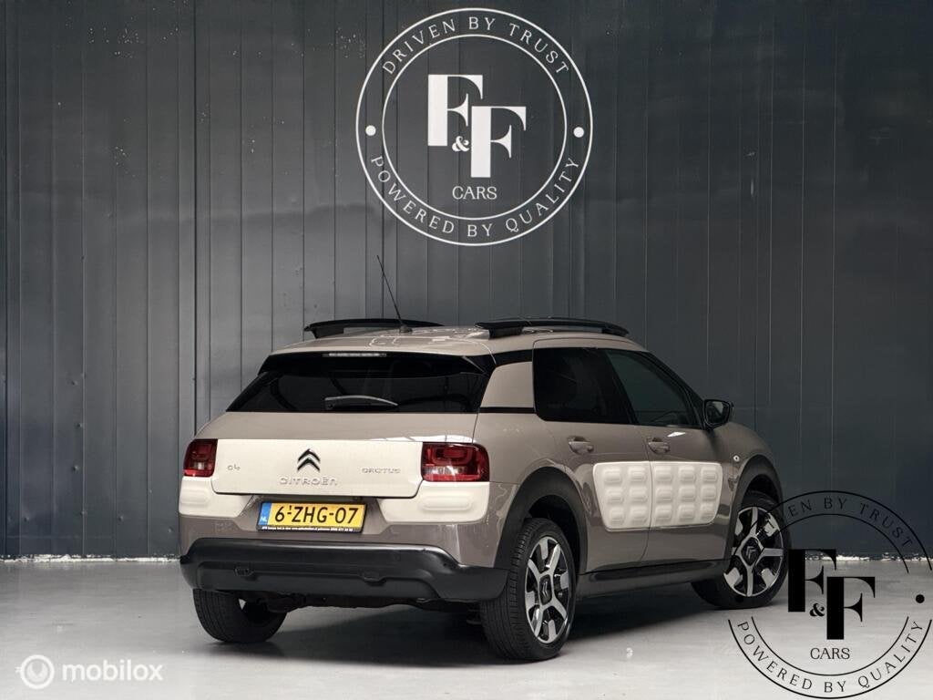 Citroën C4 Cactus 1.2 PureTech Shine|Automaat|NAP|Camera|Na, Auto's, Bruin, 82 pk, Leder en Stof, 23 km/l