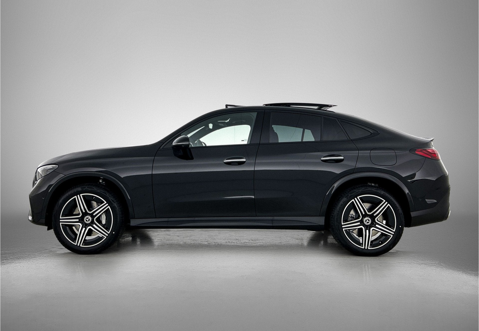 Mercedes-Benz GLC Coupé 300 e 4MATIC Sport Edition | Premiu, Auto's, Mercedes-Benz, Automaat, Zwart, Zwart, Plug-in hybride