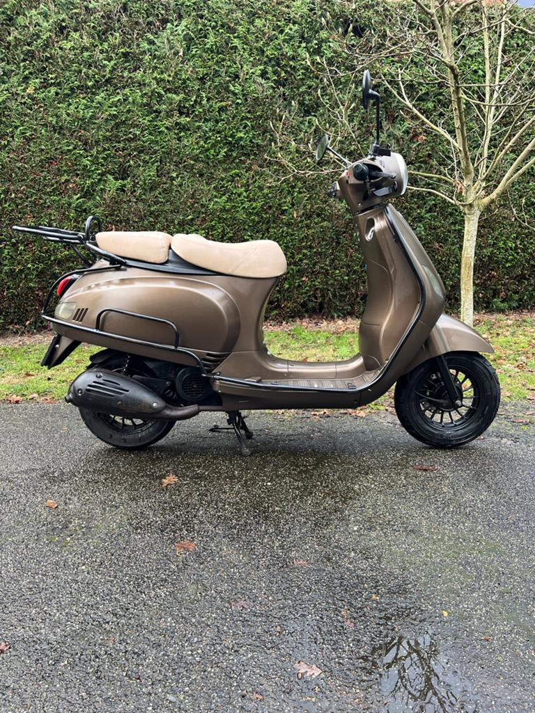 Killerbee VXL (Vespa LX lookalike) - Technisch Nieuw, Maximaal 45 km/u, Nieuw, Ophalen of Verzenden, Benzine