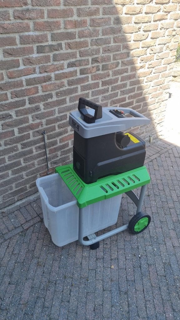 hakselaar takkenversnipperaar, Ophalen, Zo goed als nieuw, Elektrisch, Met opvangbak