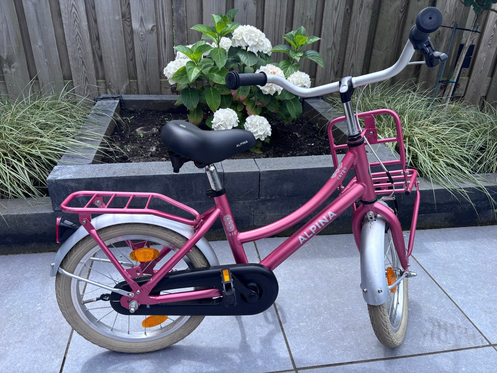 Alpina kinderfiets 16inch roze met voordrager met kinderhelm, Fietsen en Brommers, Ophalen, Gebruikt, Terugtraprem, 16 tot 20 inch