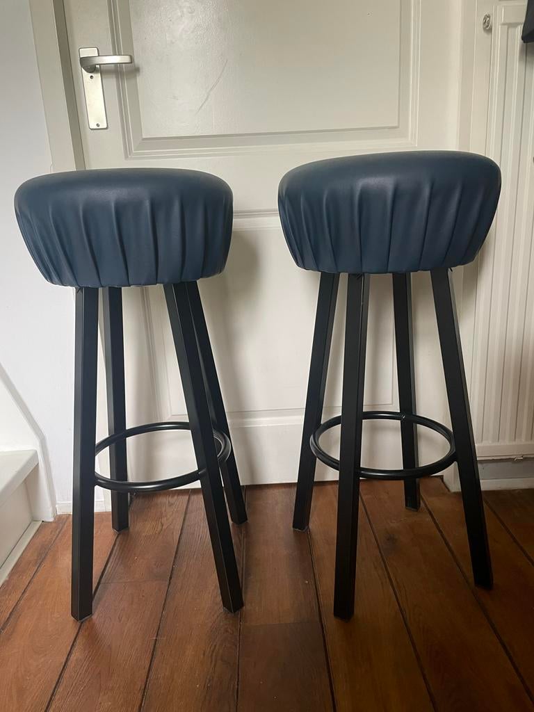 2 barkrukken met skai leren zitting blauw Nieuw barkruk, Ophalen, Met voetsteun, 60 tot 90 cm, Nieuw