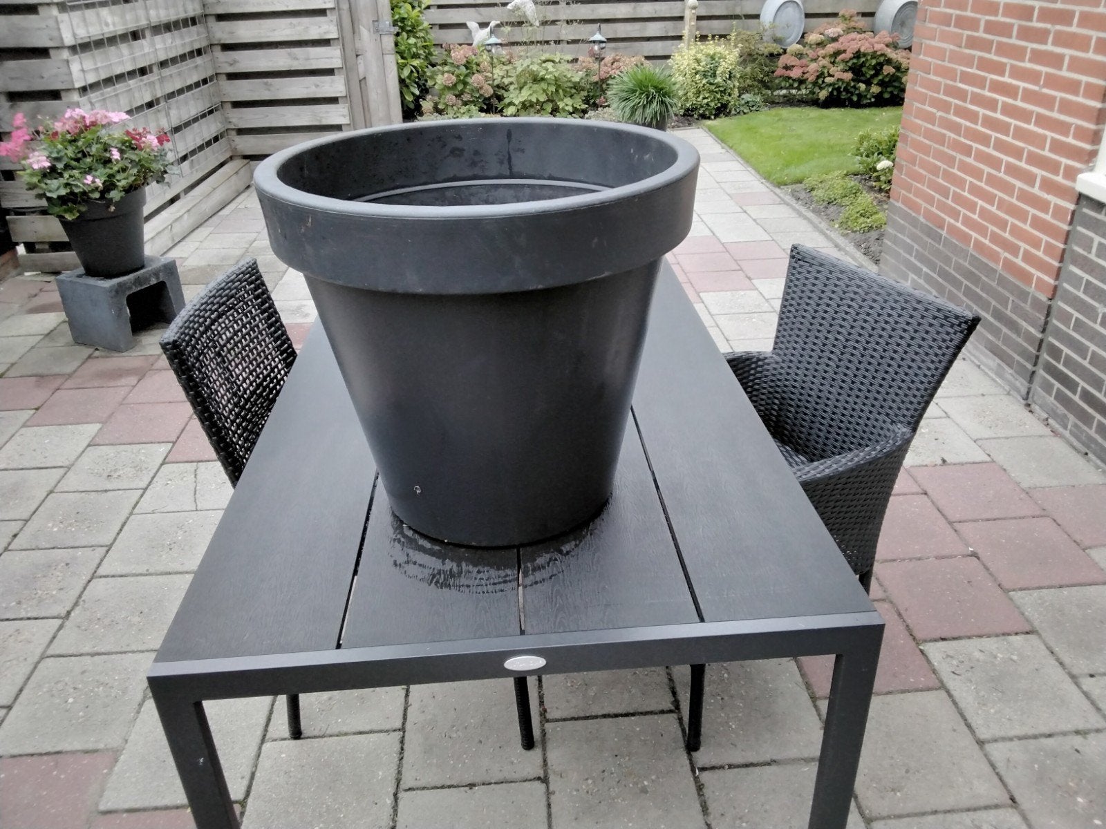 2 x Grote zwarte bloempot, 50 cm hoog, 50 cm diameter, Ophalen of Verzenden, Gebruikt, Kunststof