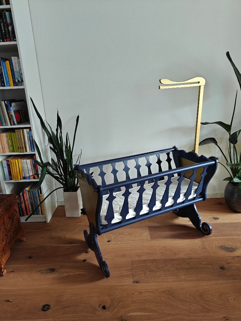 Houten wiegje met bijpassend matras, Ophalen, Gebruikt, Wieg
