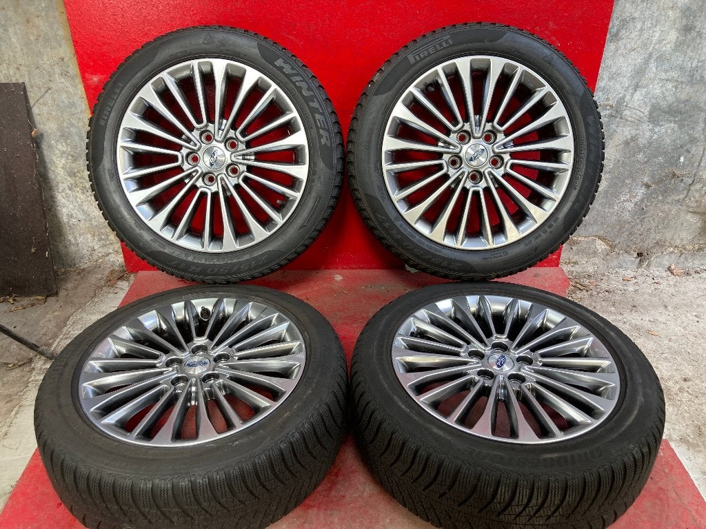 Winterbanden Ford Focus 215/50R17, Auto-onderdelen, Ford, ., Banden en Velgen, 17 inch
