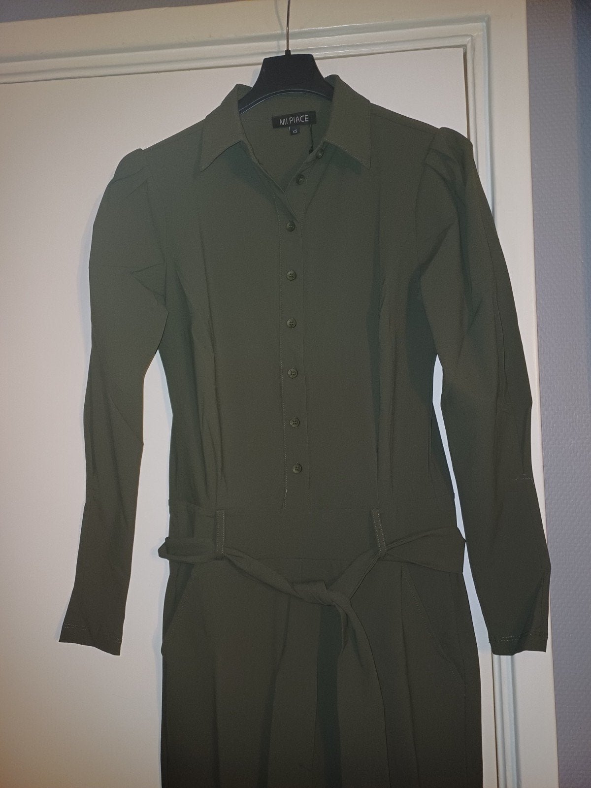 Mi Piace Travel Jumpsuit XS - Diepgroen met geplooide mouw, Kleding | Dames, Jumpsuits, Mp, Nieuw, Ophalen of Verzenden, Mp