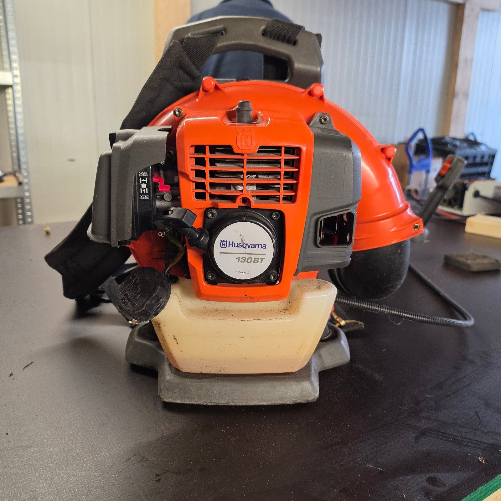 husqverna 130bt rug bladblazer, Tuin en Terras, Ophalen, Benzine, Ruggedragen, Zo goed als nieuw