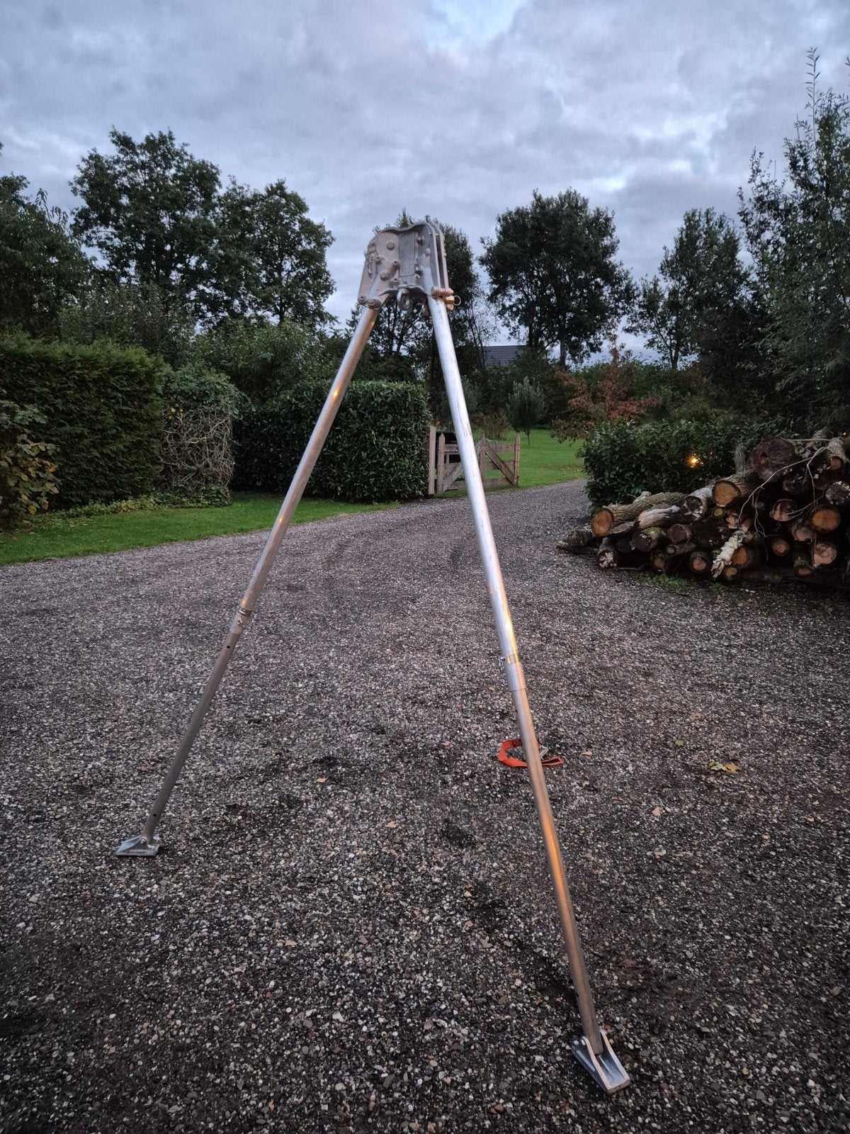 Degelijke takel driepoot tripod met uitschuifbare poten, Doe-het-zelf en Verbouw, Ophalen, Zo goed als nieuw