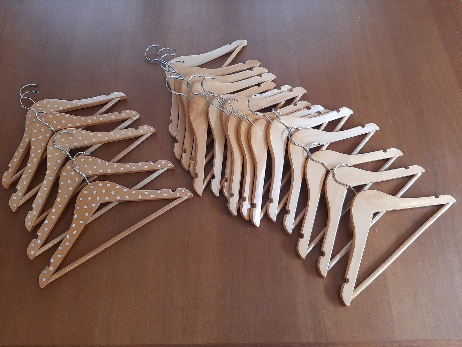 Houten kinder kledinghangers - 20 stuks, Ophalen of Verzenden, Zo goed als nieuw