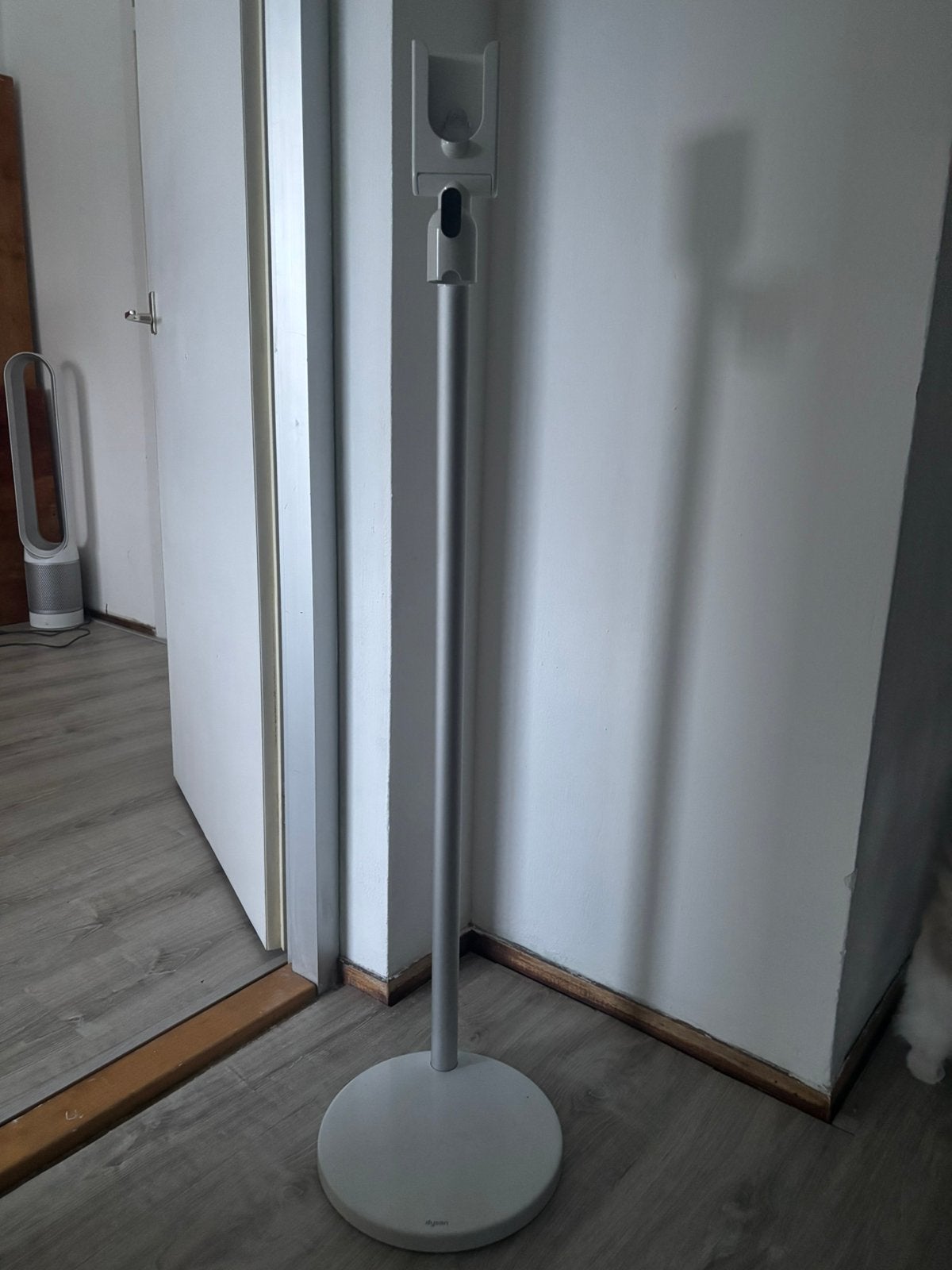Dyson Floor Dock, Ophalen