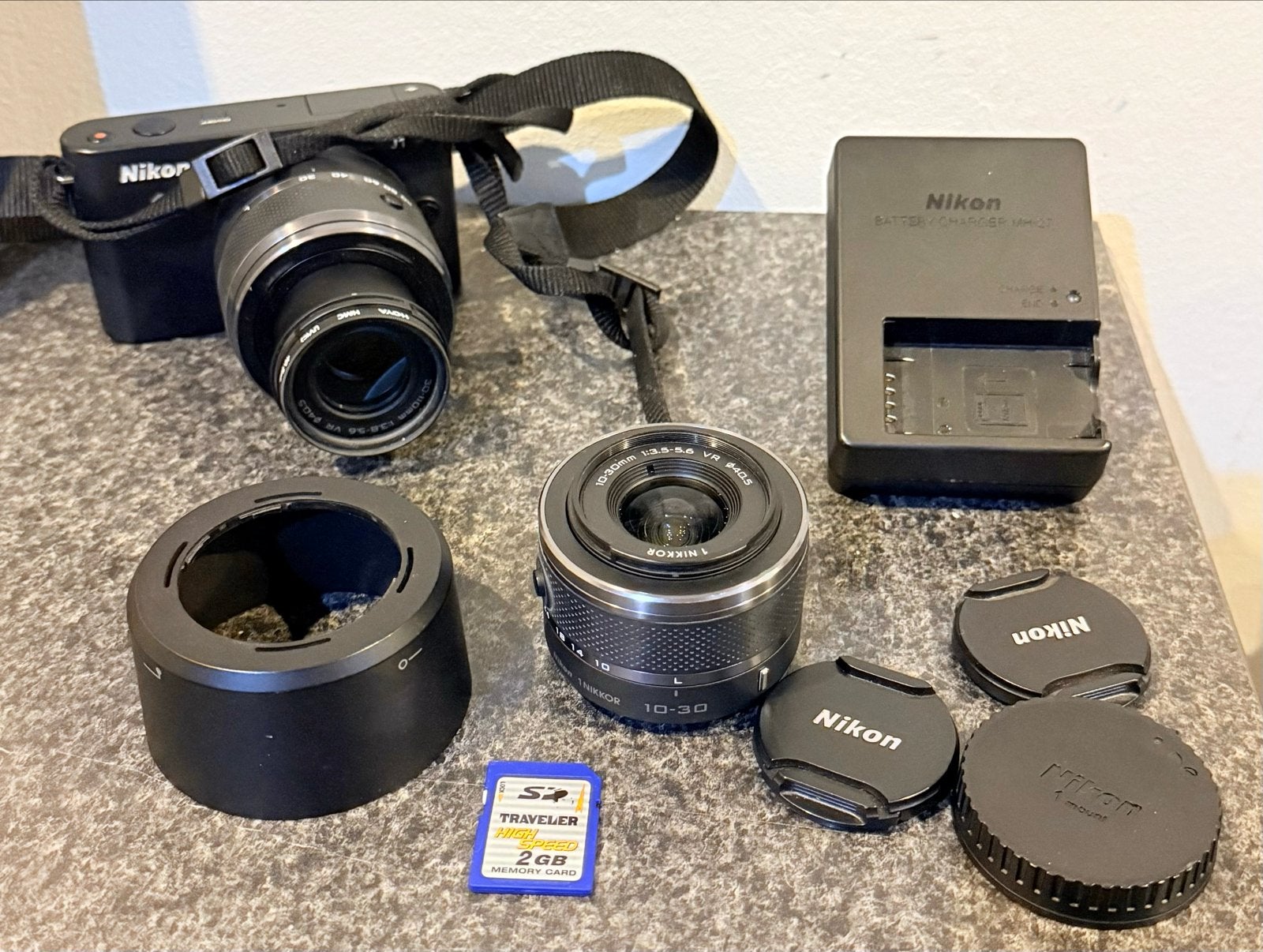 Nikon 1 J1 Systeemcamera met 10-30mm lens en accessoires, Ingebouwde flitser, Gebruikt, Nikon, 10 megapixels
