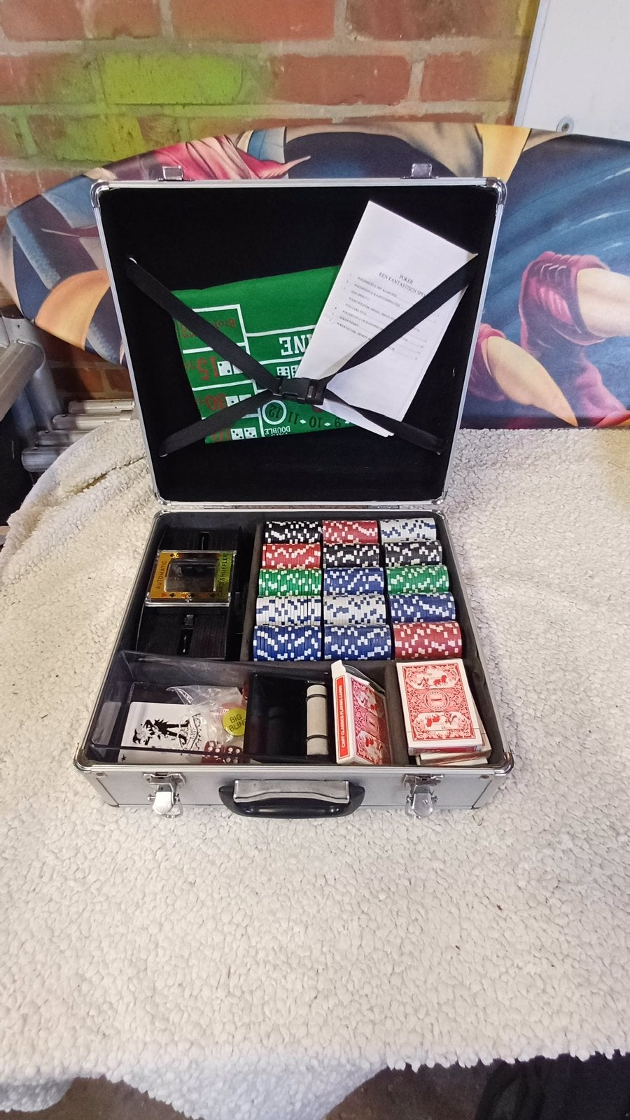 Casino Pokerset met Kaartschudder en 1000 Fiches, Vijf spelers of meer, Ophalen, Gebruikt