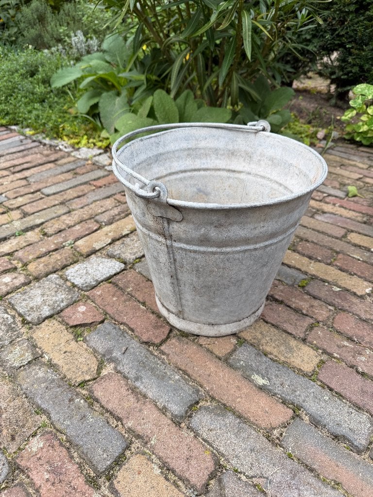 antieke zinken emmer, Ophalen