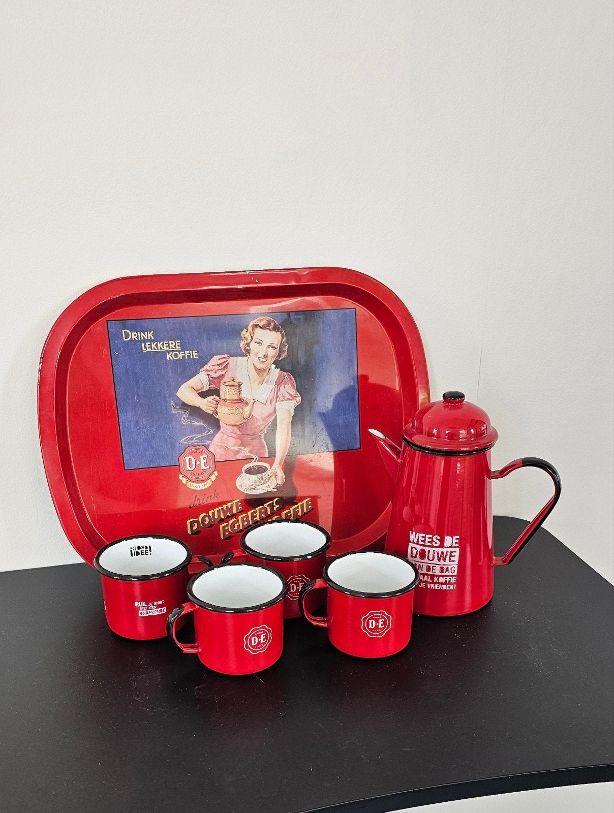 Emaille Douwe Egberts koffieset met dienblad en 4 mokken, Antiek en Kunst, Ophalen of Verzenden