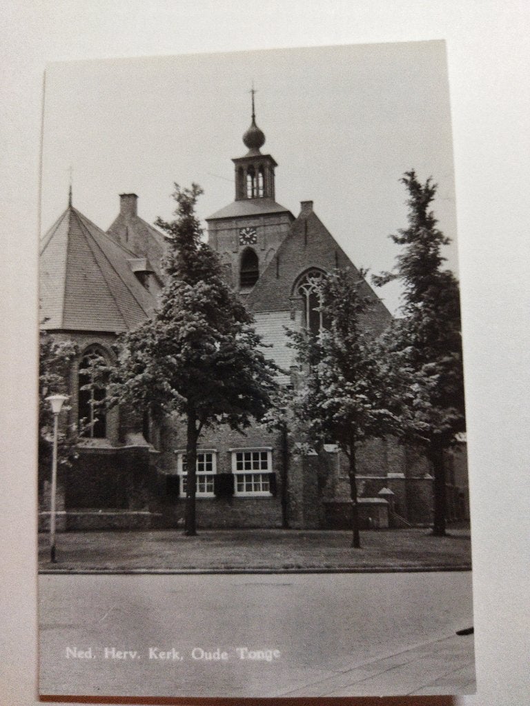 Ansichtkaart Oude Tonge Ned Herv Kerk vooraanzicht, Ophalen of Verzenden, 1960 tot 1980, Ongelopen, Zuid-Holland