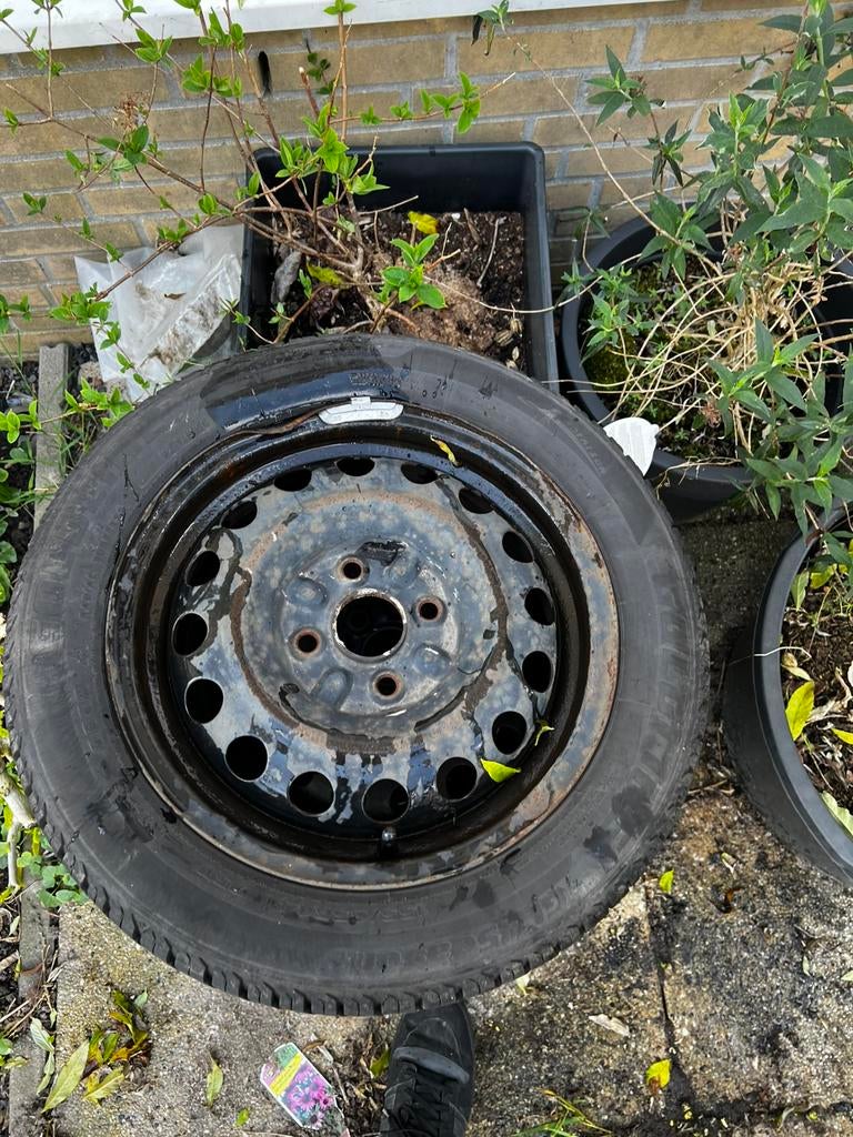 Citroën C1 banden met kromme velgen, Ophalen of Verzenden, Zo goed als nieuw