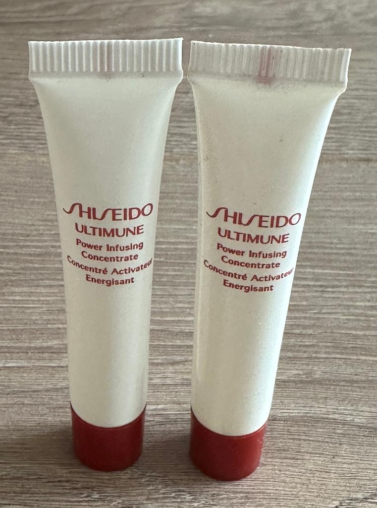 Shiseido Ultimune power infusing concentrate 2 tubes van 5ml, Ophalen of Verzenden, Nieuw, Gehele gezicht, Verzorging
