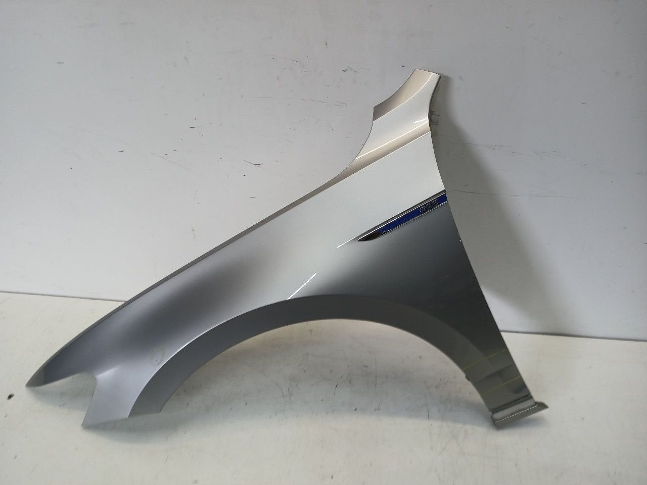 Spatbord links voor Volkswagen Passat, Onderdelen@venauto.nl, Van der Ven Autorecycling B.V., Gebruikt, Ettenseweg 76, 4706 PB Roosendaal, The Netherlands