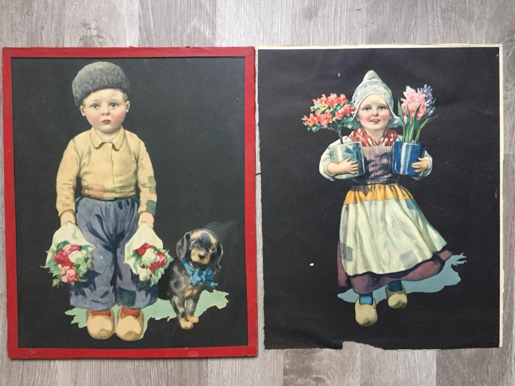 Vintage kinderprenten: Hollandse jongen en meisje met bloeme, Antiek en Kunst, Curiosa en Brocante, Ophalen of Verzenden