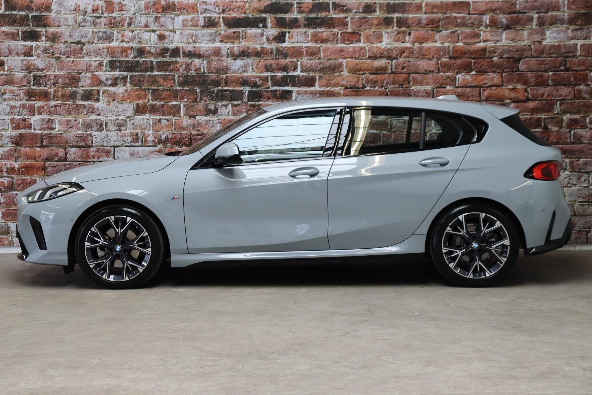 BMW 1-serie 120i High Executive M Sport Pakket Automaat / Ad, Auto's, Gebruikt, Lichtsensor, Origineel Nederlands, Bedrijf