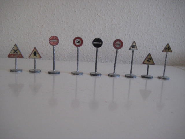 Meccano verkeersborden Dinky toys 9 stuks, Ophalen of Verzenden, Gebruikt