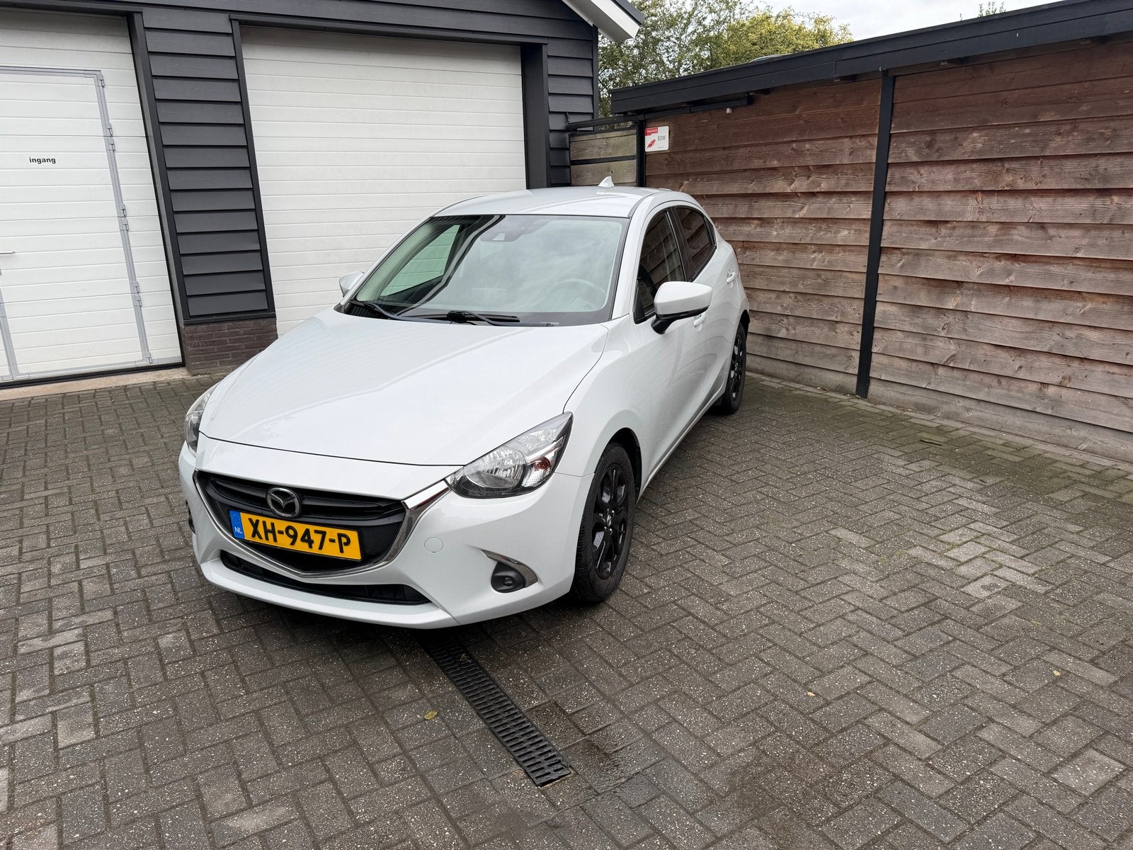Mazda 2 1.5 Skyactiv-g 90PK 2019 Wit, Voorwielaandrijving, 40 €/maand, USB, Wit