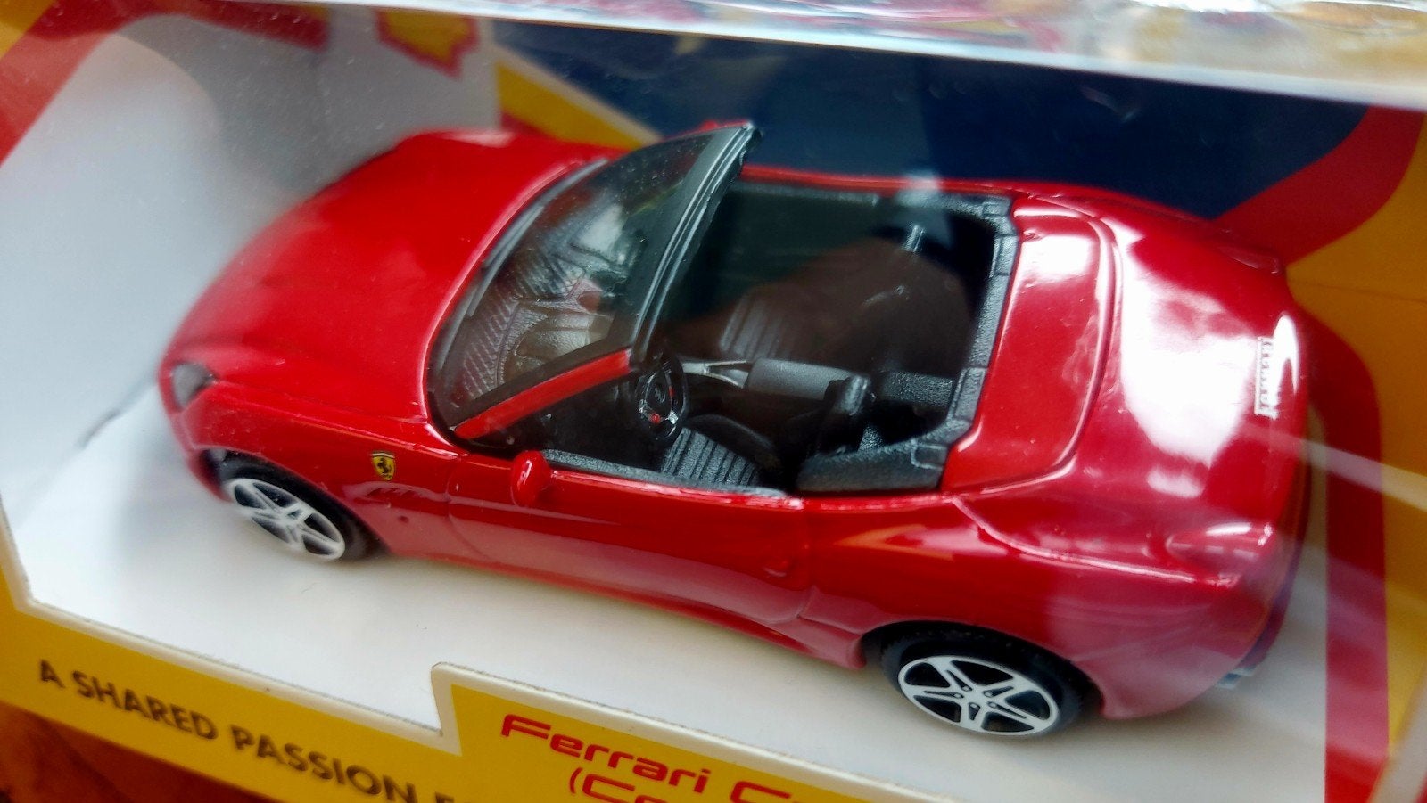 Bburago Ferrari California 1/43 - Nieuw in doos, Ophalen of Verzenden, Nieuw, Auto, Overige merken