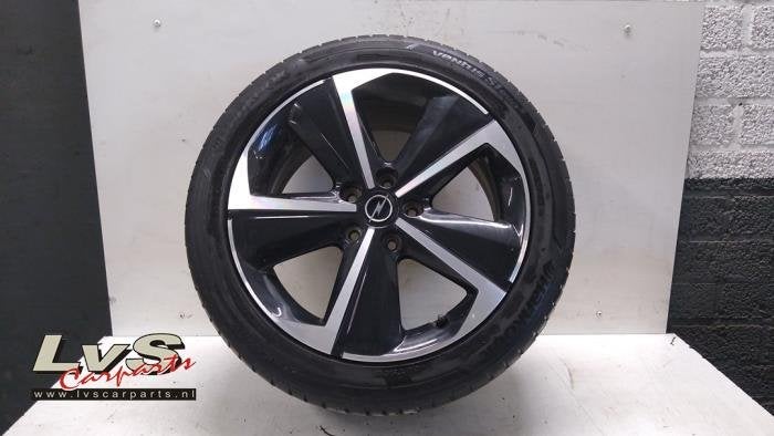 Velg + Band van een Opel Astra, Auto-onderdelen, Banden en Velgen, Gebruikt, -, -, Ophalen of Verzenden