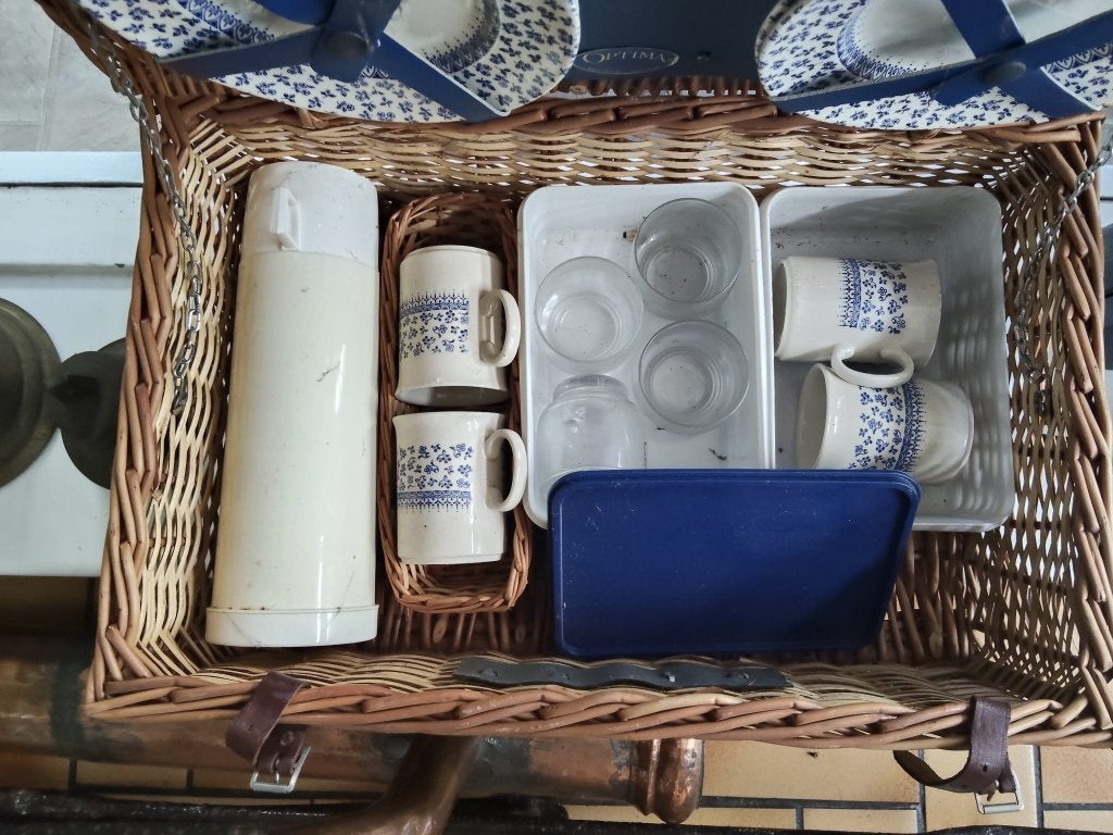 Rieten picknickkoffer oldtimer, Ophalen