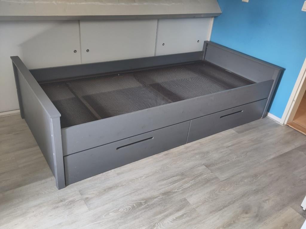 (Jongeren)bed met bodem, matras en onderschuif lades te koop, Huis en Inrichting, Ophalen, Eenpersoons, 210 cm, Grijs