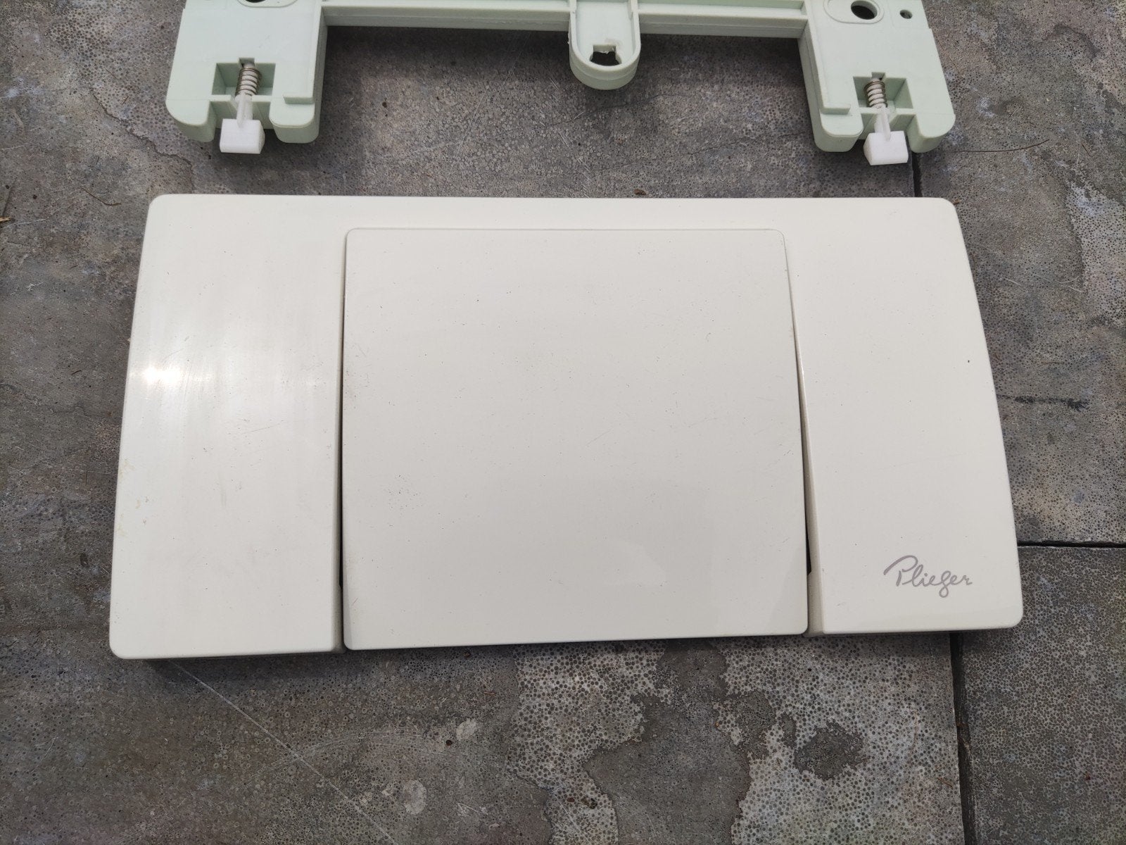 Plieger Toilet Bedieningspaneel - Wit, Doe-het-zelf en Verbouw, Ophalen of Verzenden