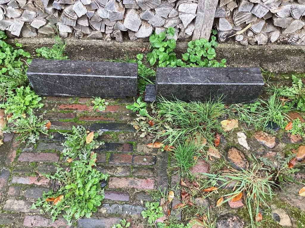 Hardsteen. Ca 10 x 15 cm ca 45 cm lang 2 stuks, Ophalen, Gebruikt, Natuurstenen