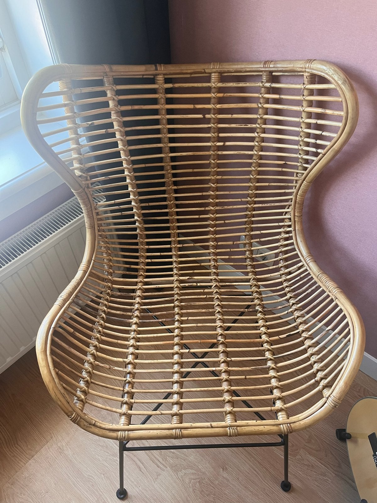 Vintage rotan stoel met metalen onderstel, Huis en Inrichting, Ophalen, Gebruikt, Overige kleuren, Riet of Rotan