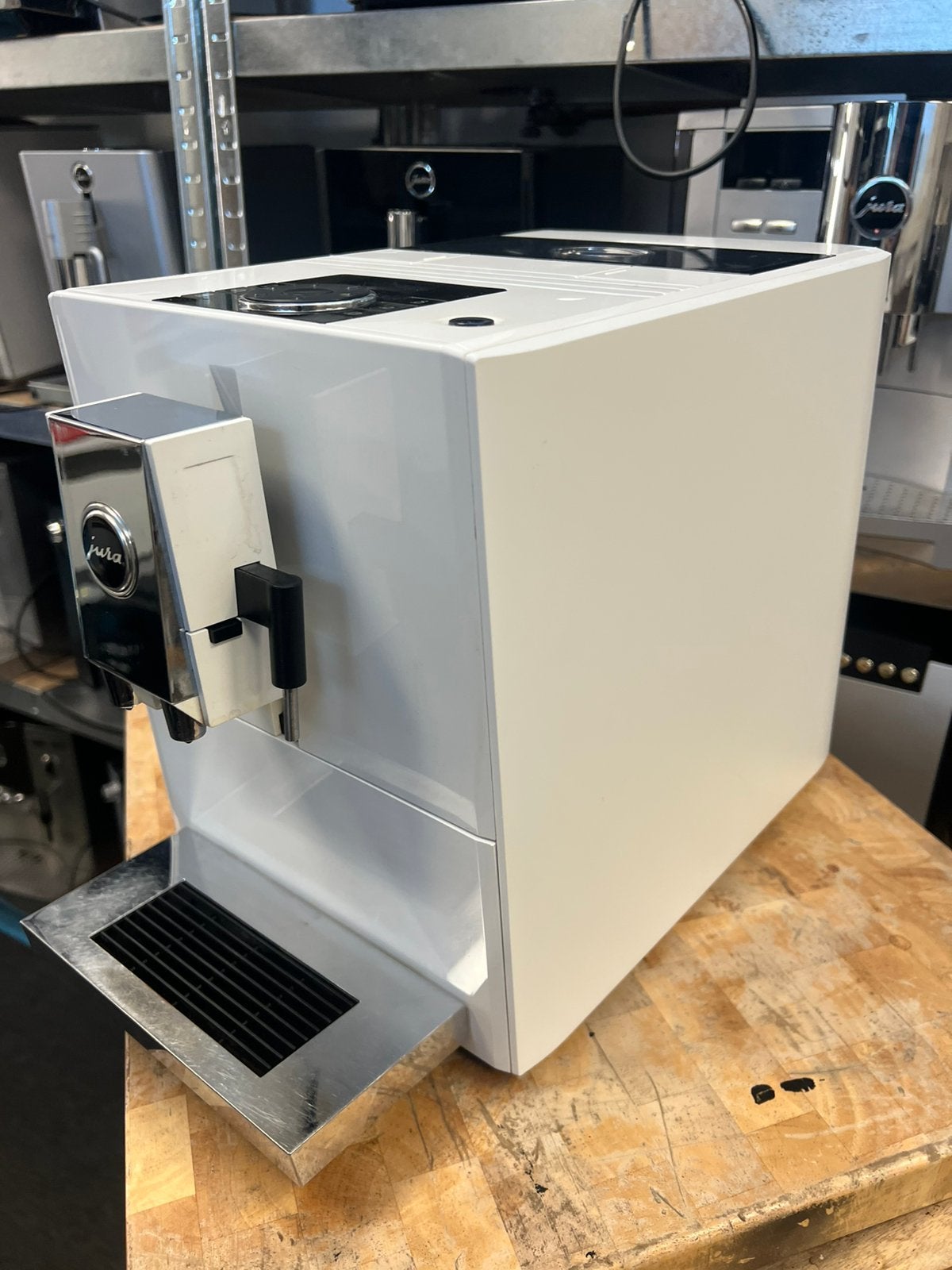 Jura a 7, Afneembaar waterreservoir, Info@jura.com, 10 kopjes of meer, Koffiemachine