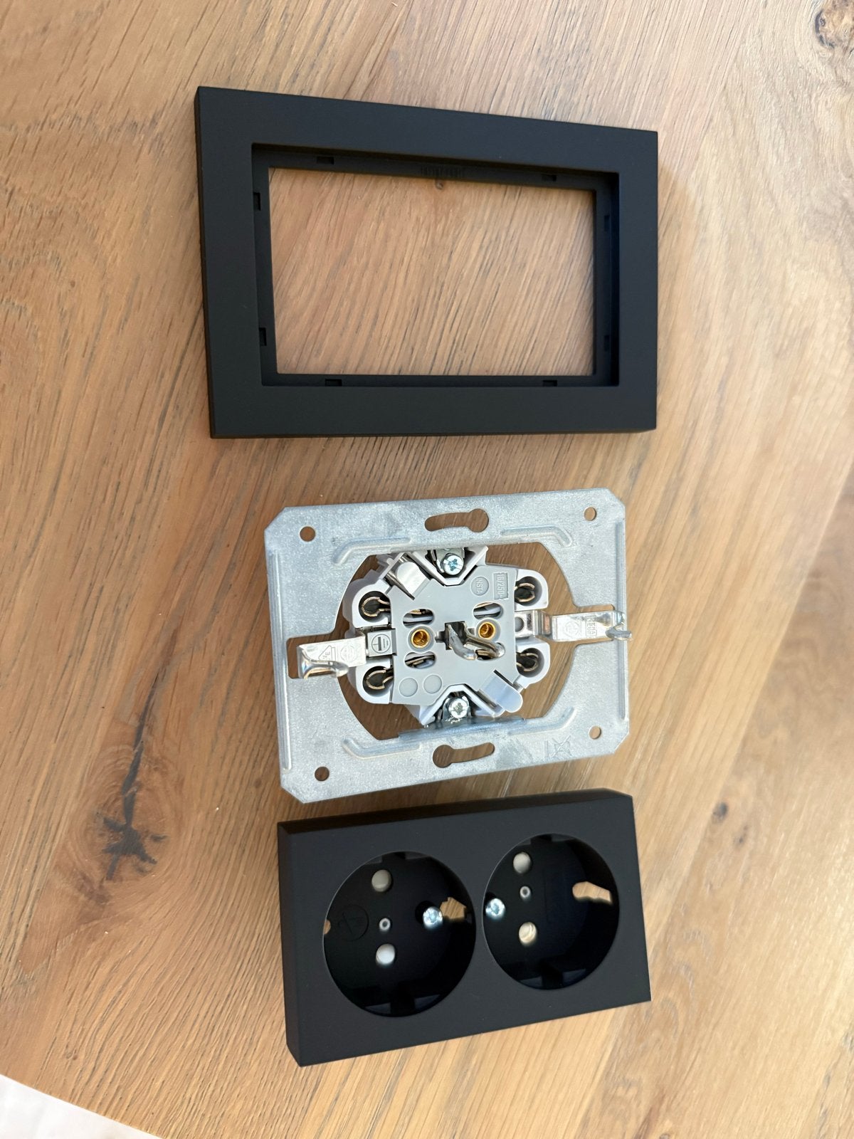 3x Gira stopcontact half inbouw met afdekraam, Ophalen, Nieuw, Gira, Stopcontact