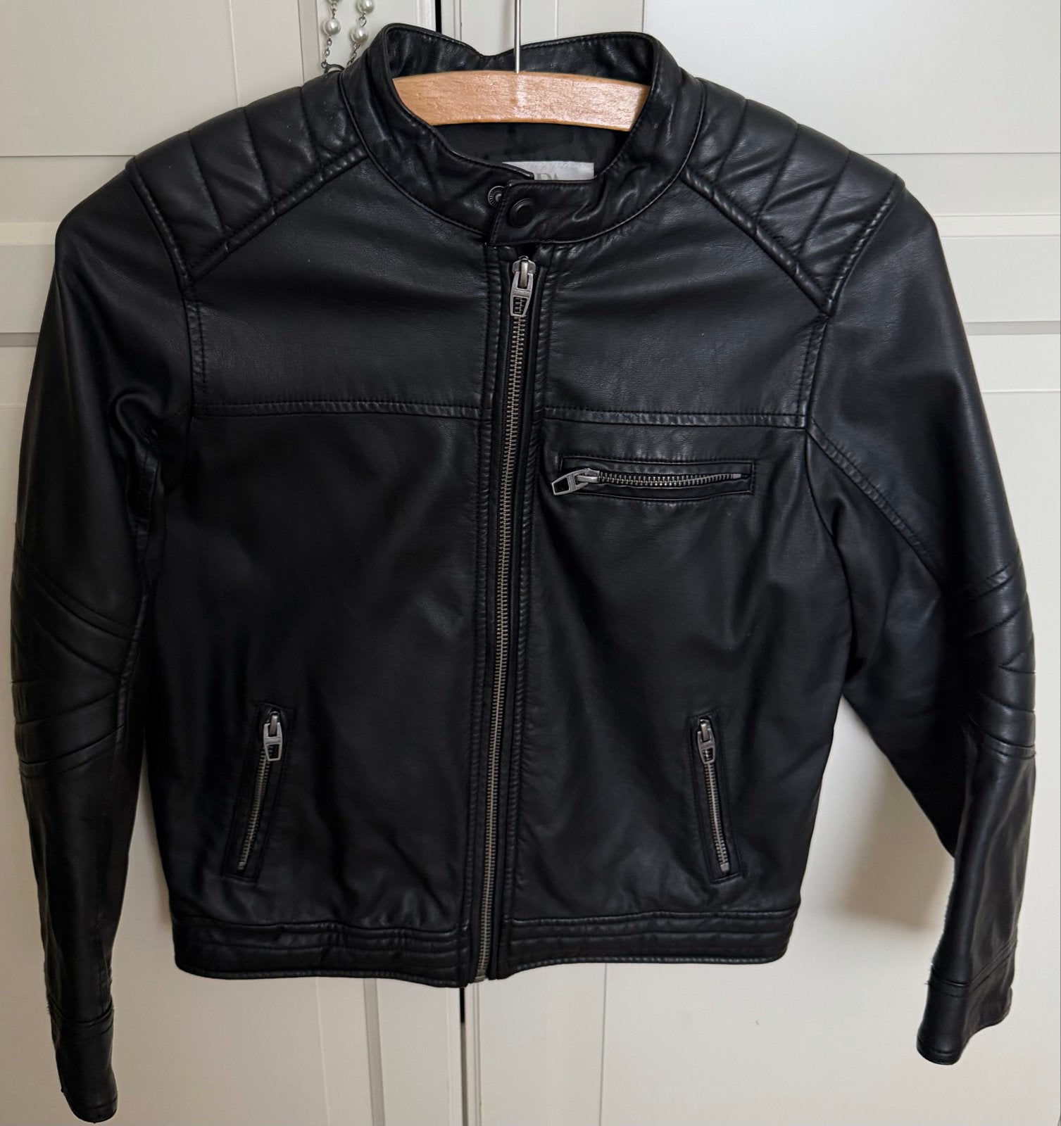 Stoere zwarte leren jas maat 128, Ophalen of Verzenden, Zo goed als nieuw, Jongen of Meisje, Jas