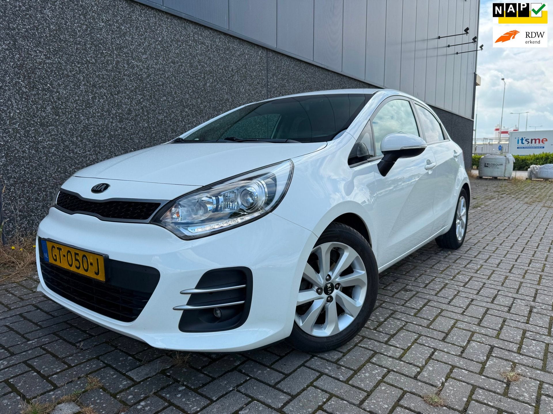 Kia Rio 1.2 CVVT ExecutiveLine/Dealer OH/Nieuwe APK en beurt, Auto's, 4 cilinders, Wit, Origineel Nederlands, Bedrijf